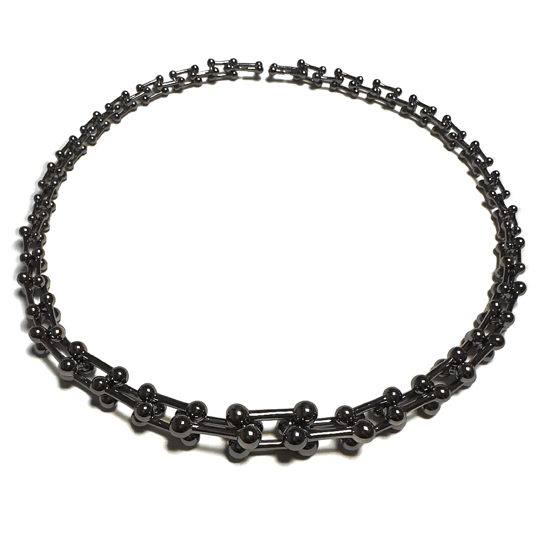 This luxury Graduated Link Necklace from Sven & Co. is the perfect accessory to add style and sophistication to any outfit. Crafted with a Hematite filled with a splash of 18k gold, this beautiful black and gold duo-chrome design will capture admirers' eyes wherever you go. With outstanding elegance and charm, this necklace is sure to make a majestic fashion statement.